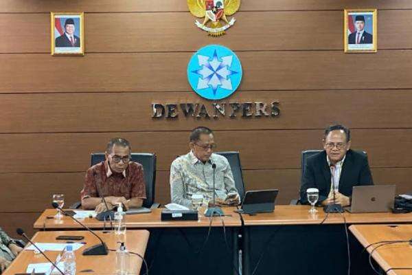 Ketua Dewan Pers Komaruddin Hidayat Tekankan Sikap Kritis dan Konstruktif Media Massa Ketua Dewan Pers Komaruddin Hidayat Tekankan Sikap Kritis dan Konstruktif Media Massa