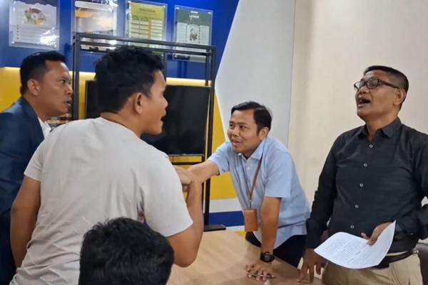 Warga Labusel Kaget Tiba-Tiba Ditagih Pajak Transaksi Gula Hampir Rp8 Miliar Warga Labusel Kaget Tiba-Tiba Ditagih Pajak Transaksi Gula Hampir Rp8 Miliar