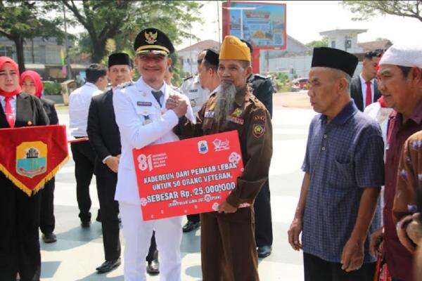 3.450 Pekerja Rentan di Lebak Dapat Bantuan saat Peringatan HUT Kemerdekan RI 3.450 Pekerja Rentan di Lebak Dapat Bantuan saat Peringatan HUT Kemerdekan RI