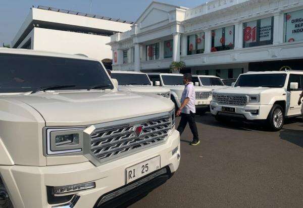 Ramai-ramai Menteri Pakai Maung ke Istana Hadiri Sidang Kabinet 2 Tahun Pemerintahan Ramai-ramai Menteri Pakai Maung ke Istana Hadiri Sidang Kabinet 2 Tahun Pemerintahan