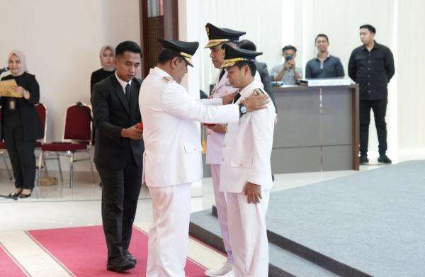 Lantik 2 Pejabat Bupati, Bahtiar Dorong Kemandirian Pangan dan Atasi Sampah di Polman Lantik 2 Pejabat Bupati, Bahtiar Dorong Kemandirian Pangan dan Atasi Sampah di Polman