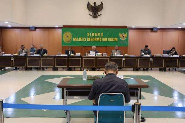 Tok! Eks Ketua PN Kudus Dipecat gegara Tilap Uang Lelang Rp2 Miliar Tok! Eks Ketua PN Kudus Dipecat gegara Tilap Uang Lelang Rp2 Miliar