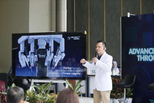 RSCM Lakukan Bedah Ginekologi Jarak Jauh Pertama di Indonesia, Begini Cara Kerjanya RSCM Lakukan Bedah Ginekologi Jarak Jauh Pertama di Indonesia, Begini Cara Kerjanya