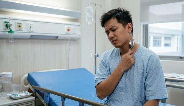 Jangan Asal Tempel Sendok Beku saat Migrain, Dokter Ingatkan 3 Hal Penting Jangan Asal Tempel Sendok Beku saat Migrain, Dokter Ingatkan 3 Hal Penting