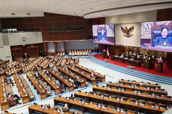 Rapat Paripurna RAPBN 2027 hingga Calon Anggota BS OJK Dihadiri 298 Anggota DPR Rapat Paripurna RAPBN 2027 hingga Calon Anggota BS OJK Dihadiri 298 Anggota DPR