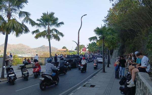 Kemenpar Evakuasi Tamu Hotel Labuan Bajo dan 986 Wisatawan di Pulau Padar Usai Gempa M7,7 NTT Kemenpar Evakuasi Tamu Hotel Labuan Bajo dan 986 Wisatawan di Pulau Padar Usai Gempa M7,7 NTT