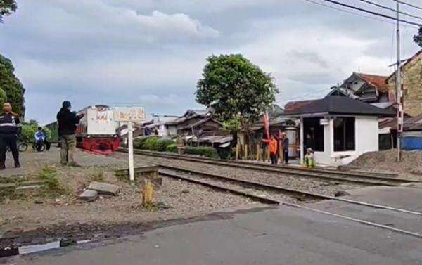 Daop 2 Bandung Desak Polisi Tangkap Pemotor Keroyok Penjaga Pelintasan di Garut Daop 2 Bandung Desak Polisi Tangkap Pemotor Keroyok Penjaga Pelintasan di Garut