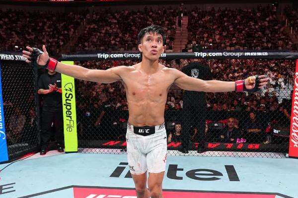 Baru Debut Sudah Kantongi Rp1,7 Miliar, Bilal Hasan Ukir Awal Gila di UFC Baru Debut Sudah Kantongi Rp1,7 Miliar, Bilal Hasan Ukir Awal Gila di UFC