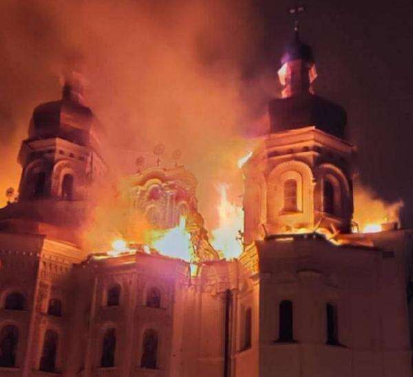 Serangan Rusia Tewaskan 9 Orang di Ukraina, Katedral Bersejarah Kyiv Terbakar Serangan Rusia Tewaskan 9 Orang di Ukraina, Katedral Bersejarah Kyiv Terbakar