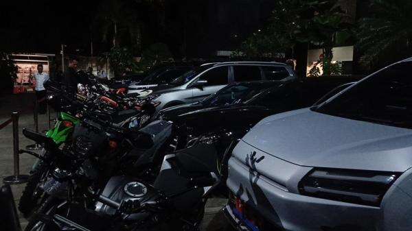 Barang Bukti OTT KPK di Imigrasi Jakarta Barat: 22 Kendaraan hingga Ratusan Gram Logam Mulia Barang Bukti OTT KPK di Imigrasi Jakarta Barat: 22 Kendaraan hingga Ratusan Gram Logam Mulia