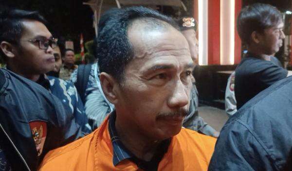 KPK Tahan Tiga Tersangka Korupsi Pengadaan Digitalisasi SPBU KPK Tahan Tiga Tersangka Korupsi Pengadaan Digitalisasi SPBU