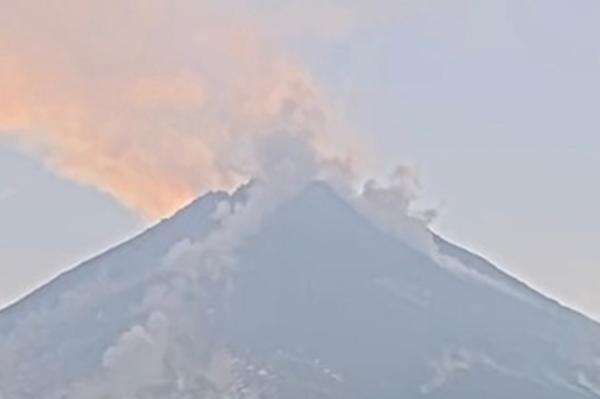 Gunung Merapi Luncurkan Awan Panas Guguran Sejauh 2 Km, Status Siaga Gunung Merapi Luncurkan Awan Panas Guguran Sejauh 2 Km, Status Siaga