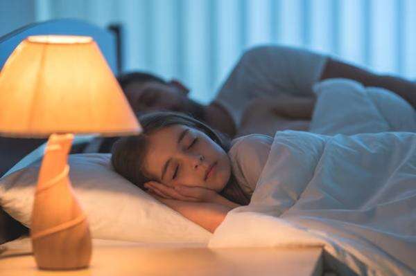 Suka Tidur dengan Lampu Menyala? Ini Ternyata Dampak yang Terjadi pada Tubuh Suka Tidur dengan Lampu Menyala? Ini Ternyata Dampak yang Terjadi pada Tubuh