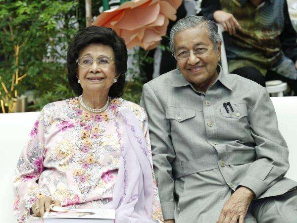 Istri Mahathir Mohamad Siti Hasmah Meninggal Dunia di Usia 100 Tahun Istri Mahathir Mohamad Siti Hasmah Meninggal Dunia di Usia 100 Tahun