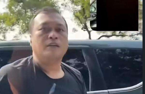 Viral Pengemudi Calya Rusak Mini Cooper di Sunter, Kini Jadi Tersangka Viral Pengemudi Calya Rusak Mini Cooper di Sunter, Kini Jadi Tersangka