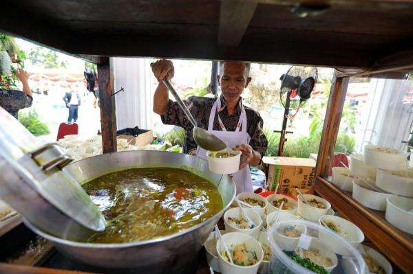 Ragam Kuliner Nusantara Jadi Jamuan Rakyat Rayakan HUT ke-81 Kemerdekaan RI di Istana Ragam Kuliner Nusantara Jadi Jamuan Rakyat Rayakan HUT ke-81 Kemerdekaan RI di Istana