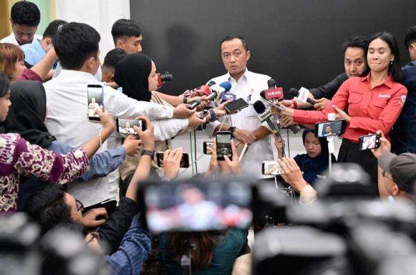 Istana Pastikan Bakal Selektif Terkait Wacana Kewarganegaraan Ganda Istana Pastikan Bakal Selektif Terkait Wacana Kewarganegaraan Ganda