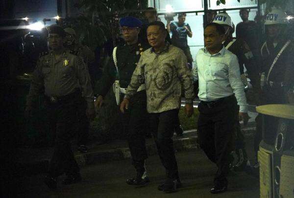 Febrie Ditahan Tanpa Kenakan Rompi dan Borgol, Alasan Kejagung Dinilai Tak Masuk Akal Febrie Ditahan Tanpa Kenakan Rompi dan Borgol, Alasan Kejagung Dinilai Tak Masuk Akal