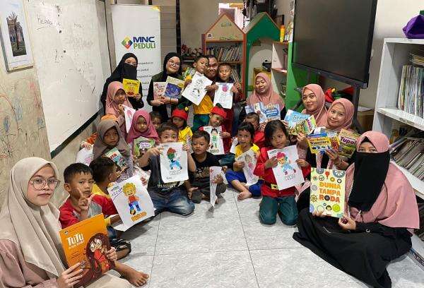 MNC Peduli Salurkan Buku ke Rumah Baca Cahaya Ilmu Jakut, Dukung Program Literasi Anak MNC Peduli Salurkan Buku ke Rumah Baca Cahaya Ilmu Jakut, Dukung Program Literasi Anak
