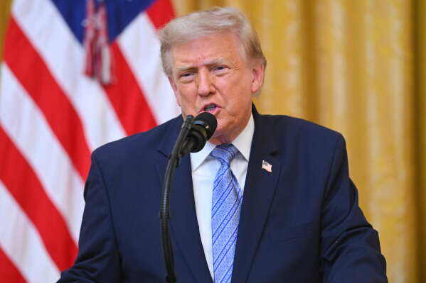 Trump Tunda Tarif Impor 50 ke Kanada di Menit Terakhir, Ada Apa? Trump Tunda Tarif Impor 50 ke Kanada di Menit Terakhir, Ada Apa?