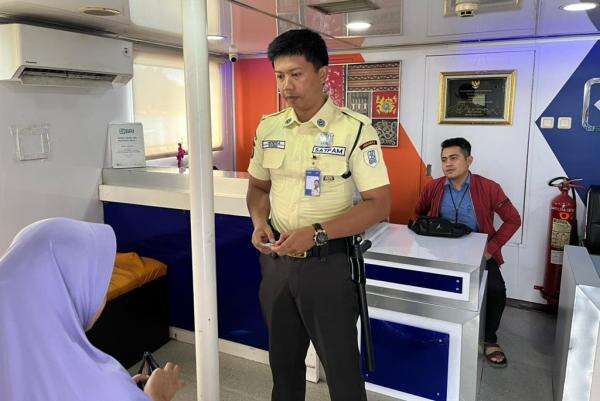 Bank Terapung BRI Jadi Andalan Warga Pulau Panggang: Gak Perlu Nyeberang-Nyeberang Bank Terapung BRI Jadi Andalan Warga Pulau Panggang: Gak Perlu Nyeberang-Nyeberang