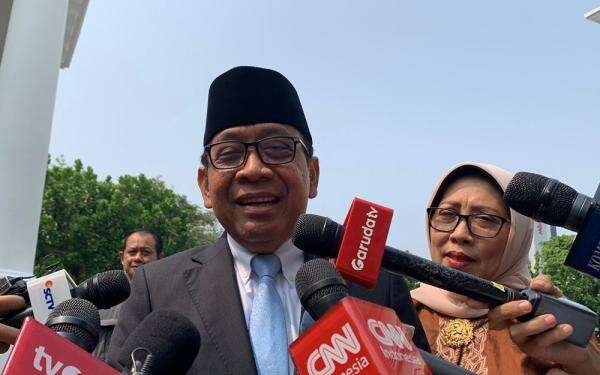 Didampingi Sang Istri, Pratikno Tiba di Istana Jelang Dilantik Jadi Wantimpres Didampingi Sang Istri, Pratikno Tiba di Istana Jelang Dilantik Jadi Wantimpres