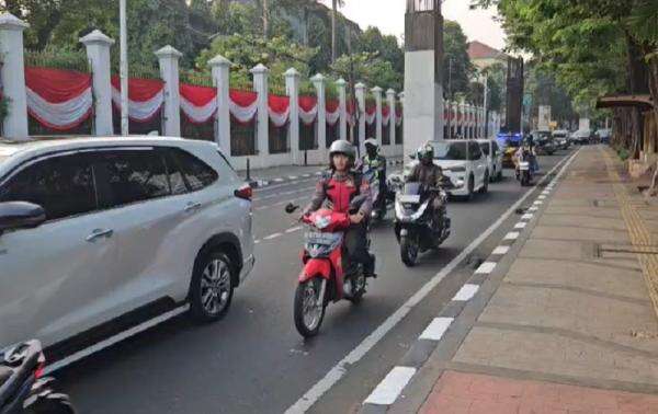 Arus Lalin di Sekitar Kompleks Parlemen Padat Lancar Jelang Sidang Tahunan dan Pidato Kenegaraan Prabowo Arus Lalin di Sekitar Kompleks Parlemen Padat Lancar Jelang Sidang Tahunan dan Pidato Kenegaraan Prabowo