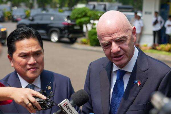 Presiden FIFA Cerita Perkembangan Sepakbola Indonesia Setelah Tragedi Kanjuruhan Presiden FIFA Cerita Perkembangan Sepakbola Indonesia Setelah Tragedi Kanjuruhan