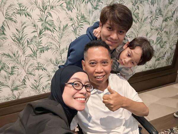 Rizky Billar dan Lesti Kejora Jenguk Tukul Arwana, Fotonya Mengharukan Rizky Billar dan Lesti Kejora Jenguk Tukul Arwana, Fotonya Mengharukan