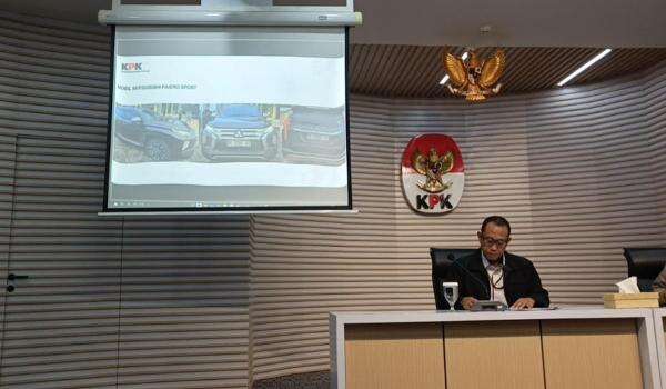 KPK Sita Pajero Sport dan Transaksi Cicilan Land Cruiser dalam OTT Kuansing KPK Sita Pajero Sport dan Transaksi Cicilan Land Cruiser dalam OTT Kuansing