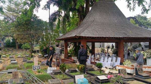 Situasi TPU Karet Bivak Jelang Pemakaman Guruh Soekarnoputra Situasi TPU Karet Bivak Jelang Pemakaman Guruh Soekarnoputra