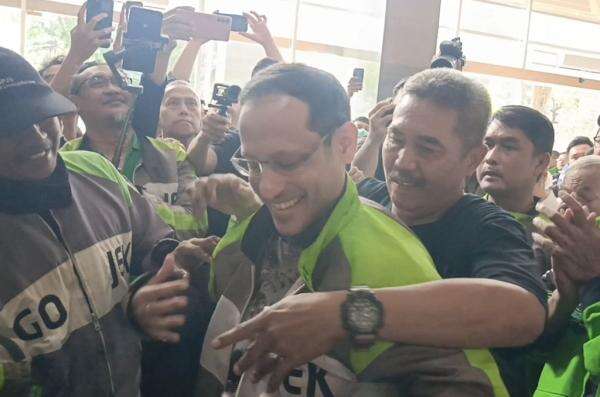 Nadiem Pakai Jaket Gojek Bersejarah ke Sidang: Saya Sendiri Dulu yang Desain Nadiem Pakai Jaket Gojek Bersejarah ke Sidang: Saya Sendiri Dulu yang Desain