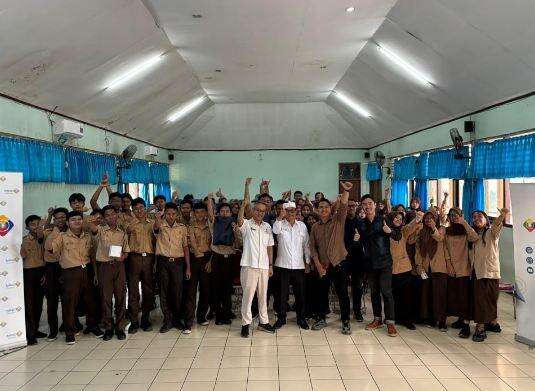 MNC Tourism &amp; MNC Peduli Gelar CSR Edukatif di SMAN 1 Cigombong