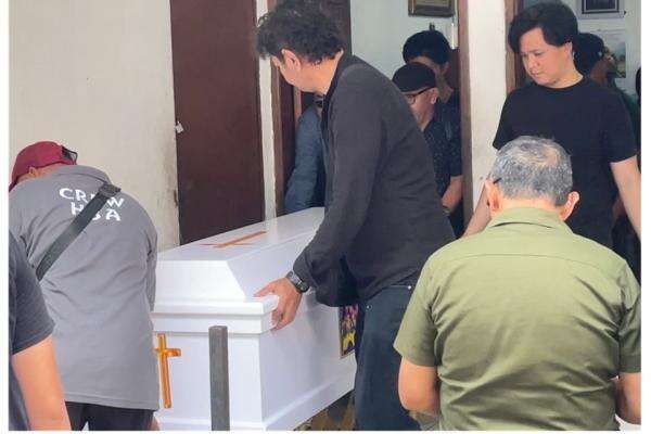 Komedian Temon Meninggal Dunia, Rumah Duka Dipenuhi Pelayat dan Rekan Artis Komedian Temon Meninggal Dunia, Rumah Duka Dipenuhi Pelayat dan Rekan Artis