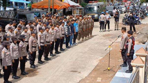 Ratusan Aparat Gabungan Amankan Demo Indonesia Darurat di Bukittinggi Ratusan Aparat Gabungan Amankan Demo Indonesia Darurat di Bukittinggi