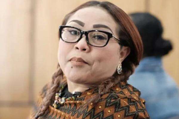 Nunung Cerita Warung Makannya Mendadak Sepi, Bungkusan Tanah Kuburan Bikin Curiga Nunung Cerita Warung Makannya Mendadak Sepi, Bungkusan Tanah Kuburan Bikin Curiga