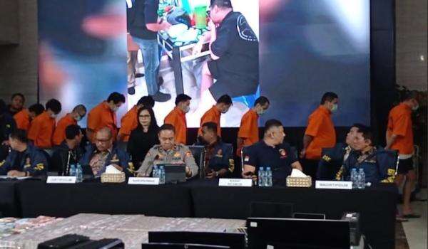 Bareskrim Bongkar Jaringan Judi Online di Tangerang, 14 Orang Ditangkap Bareskrim Bongkar Jaringan Judi Online di Tangerang, 14 Orang Ditangkap