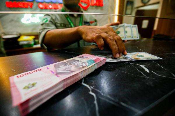 Utang Pinjol Warga Indonesia Tembus Rp103,7 Triliun, Bertambah Rp1,6 Triliun Sebulan Utang Pinjol Warga Indonesia Tembus Rp103,7 Triliun, Bertambah Rp1,6 Triliun Sebulan