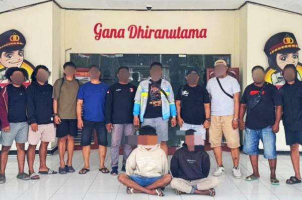 Polisi Dikeroyok di Sorong Papua Barat, 2 Pelaku Ditangkap 2 Orang Buron Polisi Dikeroyok di Sorong Papua Barat, 2 Pelaku Ditangkap 2 Orang Buron