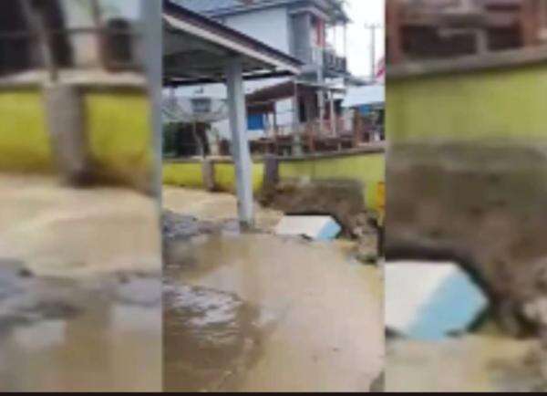 Banjir Bandang Terjang Pasaman, 1 Orang Hilang 17 Rumah Terendam Banjir Bandang Terjang Pasaman, 1 Orang Hilang 17 Rumah Terendam