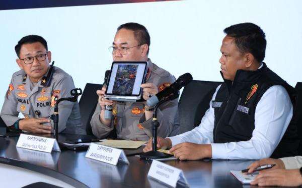 Polri Tetapkan 72 Orang Jadi Tersangka Kasus Karhutla Polri Tetapkan 72 Orang Jadi Tersangka Kasus Karhutla