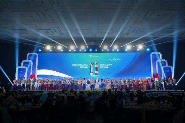 Perkuat Kontribusi Industri FMCG Indonesia di Pasar Global, YILI Raih Primaniyarta Award 2026 Perkuat Kontribusi Industri FMCG Indonesia di Pasar Global, YILI Raih Primaniyarta Award 2026