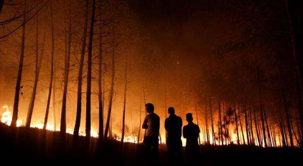 Kebakaran Hutan Dahsyat Menyebar di Prancis, Lebih dari 10.000 Orang Dievakuasi Kebakaran Hutan Dahsyat Menyebar di Prancis, Lebih dari 10.000 Orang Dievakuasi