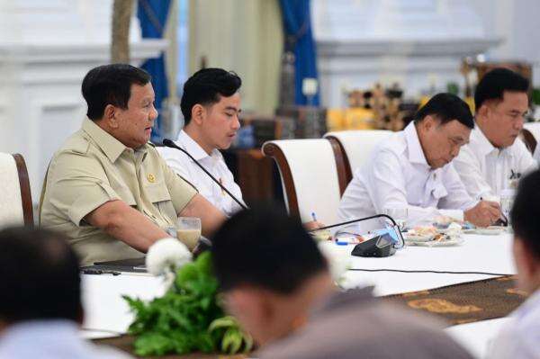 Prabowo Pimpin Ratas soal Kopdes Merah Putih, Gibran Duduk di Sebelah Kirinya Prabowo Pimpin Ratas soal Kopdes Merah Putih, Gibran Duduk di Sebelah Kirinya