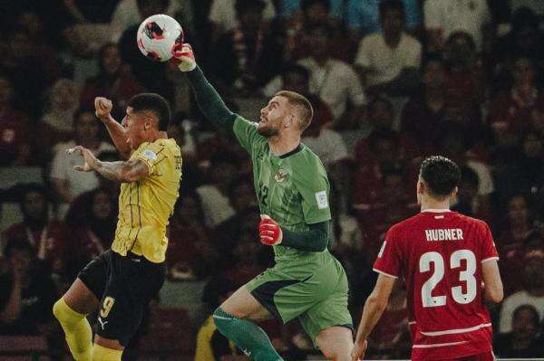 Maarten Paes Terpukau Dukungan Garuda Fans di SUGBK, Minta Suporter Kembali Penuhi Stadion Maarten Paes Terpukau Dukungan Garuda Fans di SUGBK, Minta Suporter Kembali Penuhi Stadion
