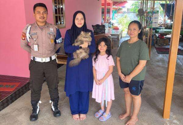 Kucing yang Viral Usai Dibawa Pedagang Mi Ayam di Bekasi Akhirnya Ditemukan Kucing yang Viral Usai Dibawa Pedagang Mi Ayam di Bekasi Akhirnya Ditemukan