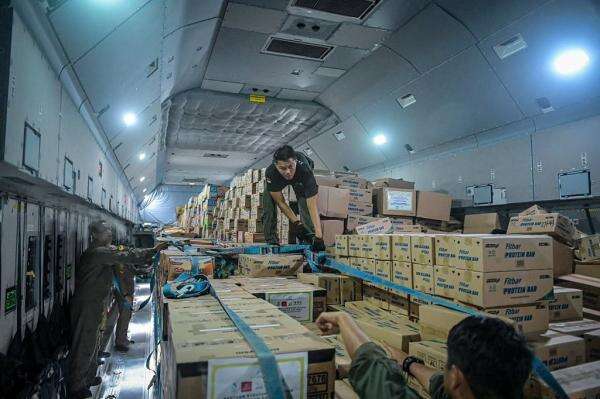 6 Pesawat TNI AU Angkut 31 Ton Bantuan Diterbangkan ke NTT-Kalimantan, Instruksi Prabowo 6 Pesawat TNI AU Angkut 31 Ton Bantuan Diterbangkan ke NTT-Kalimantan, Instruksi Prabowo