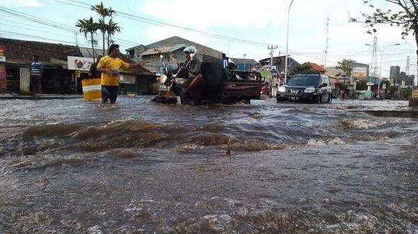 Waspada Banjir Rob Akibat Fenomena Bulan Purnama hingga 4 September, Ini Wilayah yang Terancam Waspada Banjir Rob Akibat Fenomena Bulan Purnama hingga 4 September, Ini Wilayah yang Terancam