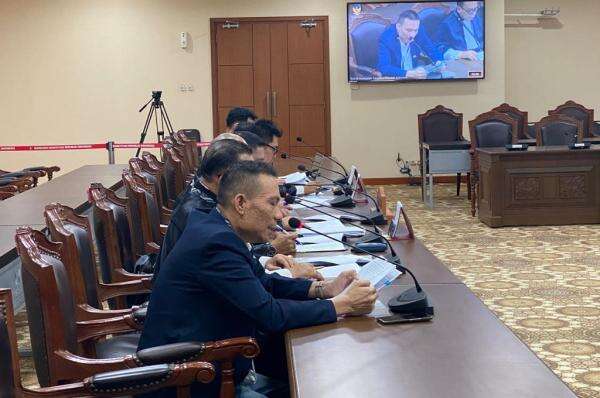 Hakim MK Sentil Rismon cs Gugat Pengajuan Praperadilan Berjilid-Jilid: Coba Renungkan Kembali Hakim MK Sentil Rismon cs Gugat Pengajuan Praperadilan Berjilid-Jilid: Coba Renungkan Kembali