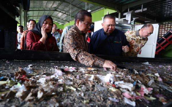 Pramono Ubah Total Sistem Pengelolaan Sampah di Jakarta, Kini Wajib Dipilah Pramono Ubah Total Sistem Pengelolaan Sampah di Jakarta, Kini Wajib Dipilah